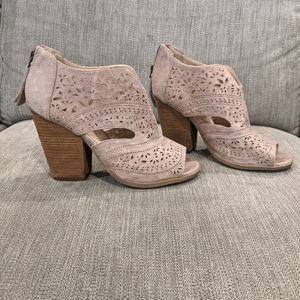 Not Rated Tan Floral Print Cutout Booties Size 8